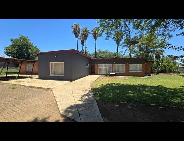 5 BEDROOM HOUSE FOR SALE IN LOUIS TRICHARDT